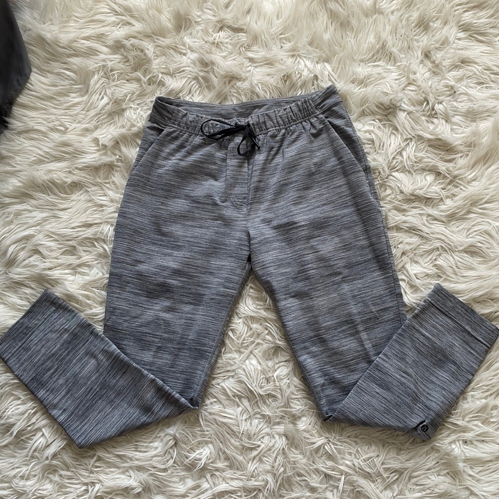 Lululemon stretchy cropped pant